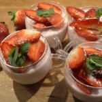 Aardbeien yoghurt bavarois toetje