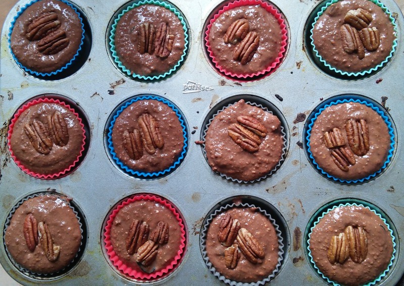 Chocolade muffins met rood fruit